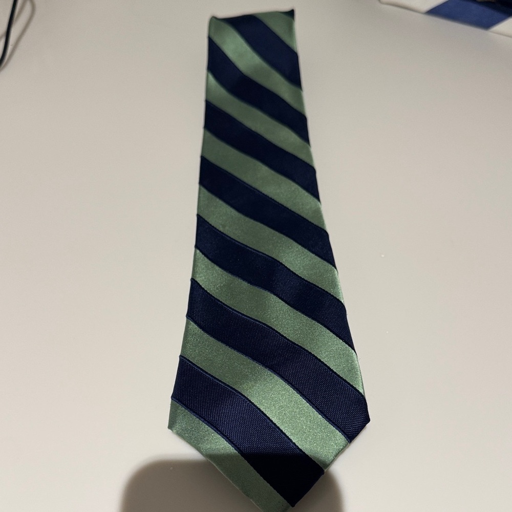 Roundtree & Yorke Navy and Green Striped Tie